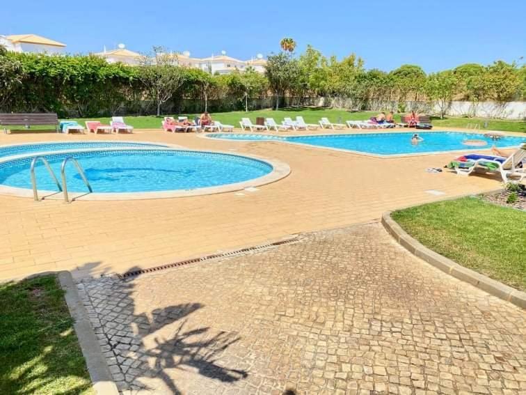Flamingos Apartment With 2 Swimming Pool Com Check In E Check Out Ao Domingo Em Julho E Agosto Albufeira Exterior photo